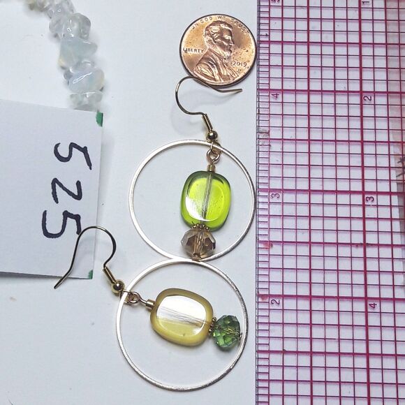 artisan earrings 525#mfs Harlequin hoops green amber crystal dangle earrings on - Picture 4 of 5